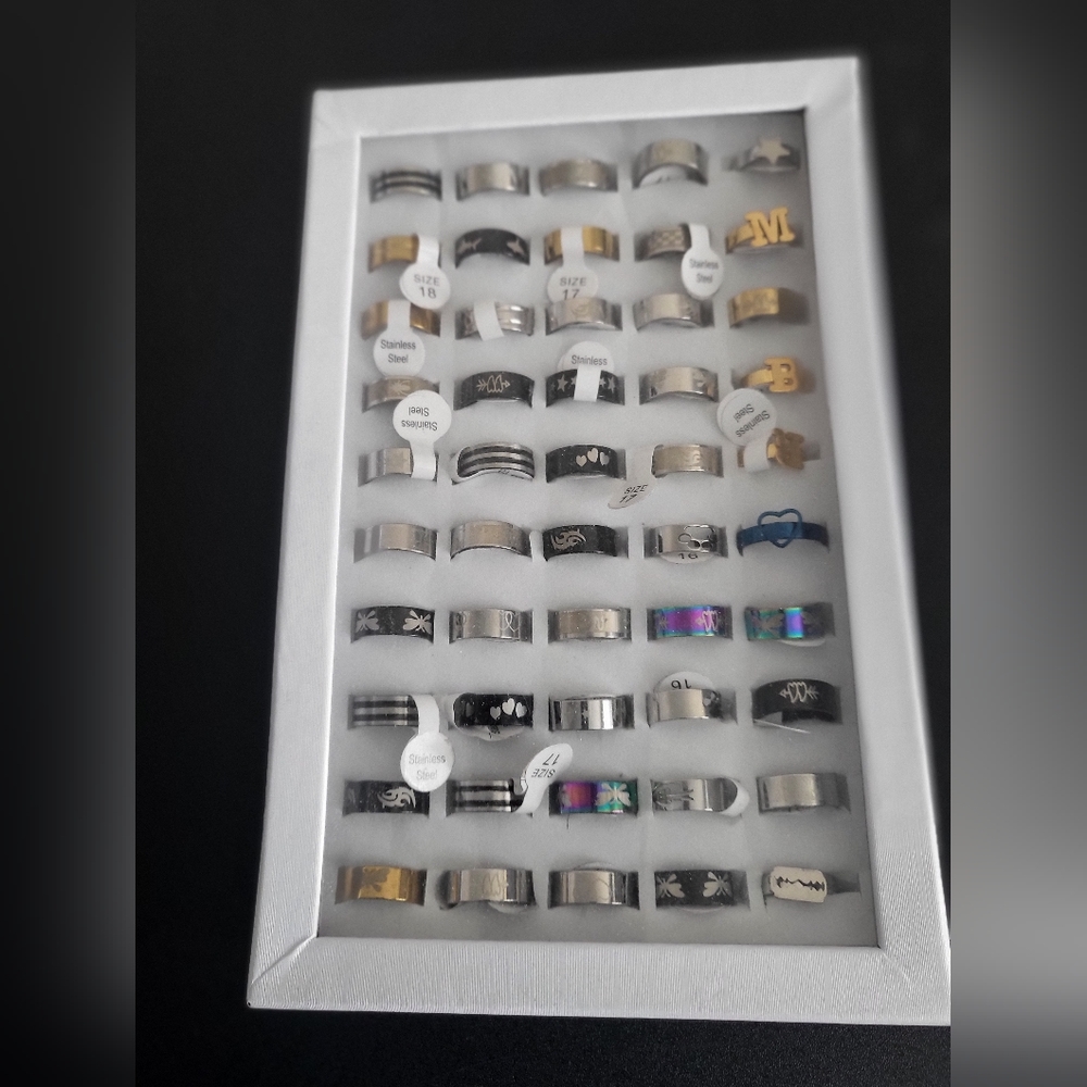 Lot of 30 men's rings